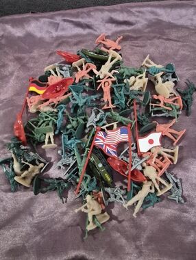 Vintage-Style WWII Toy Soldiers Lot - 4 Nations with Flags & Poses 92 In Total